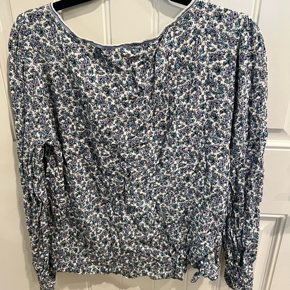 Max Studio (medium) RAYON blue and White Patterned flower Blouse - Picture 7 of 9